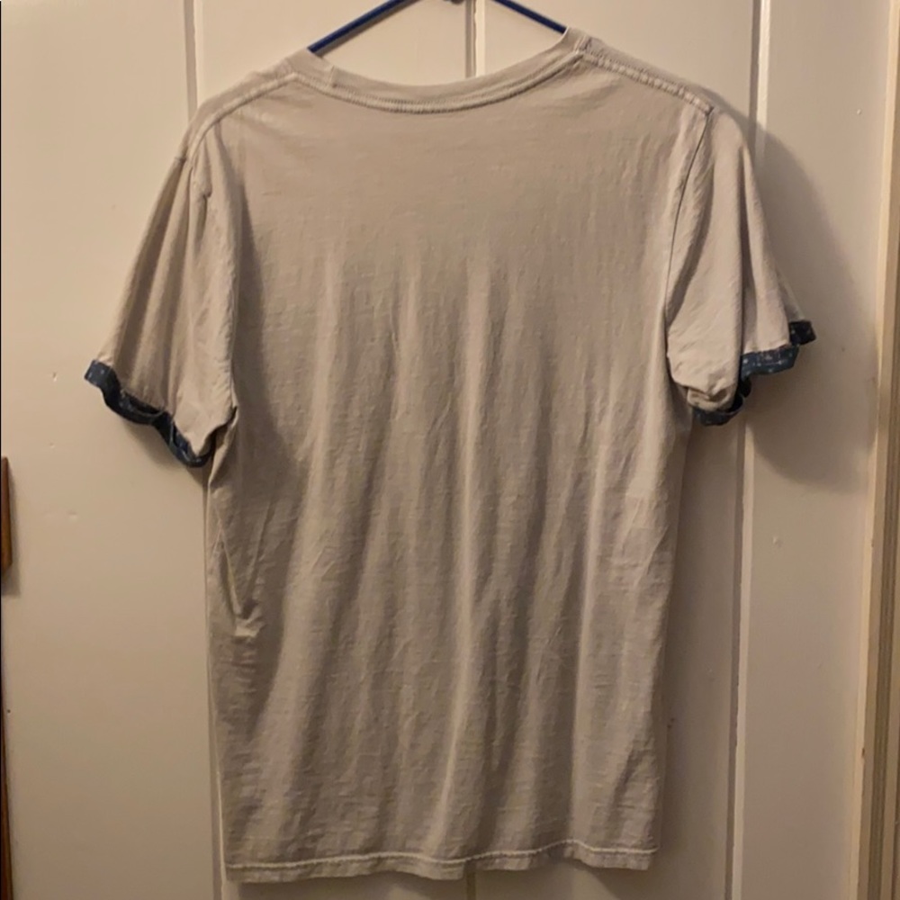 Mossimo T - Picture 3 of 3